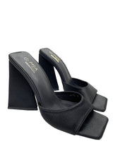 Mules Μαυρα με Τρίγωνο τακούνι