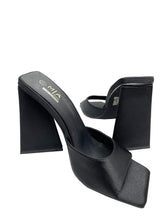 Mules Μαυρα με Τρίγωνο τακούνι