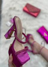 Πέδιλα σατέν με στράς και φιάπα