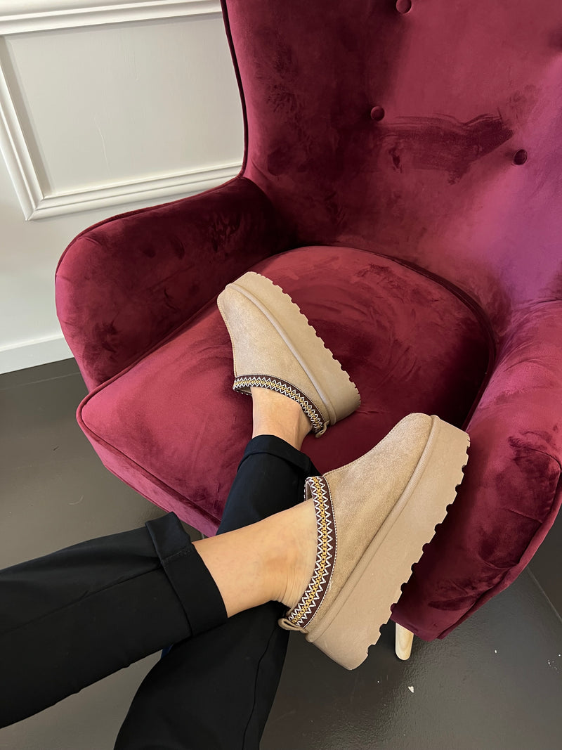 Slippers με εσωτερική γούνα