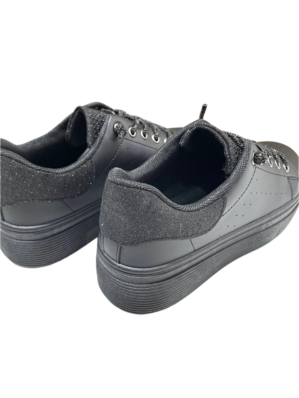 Sneakers total black