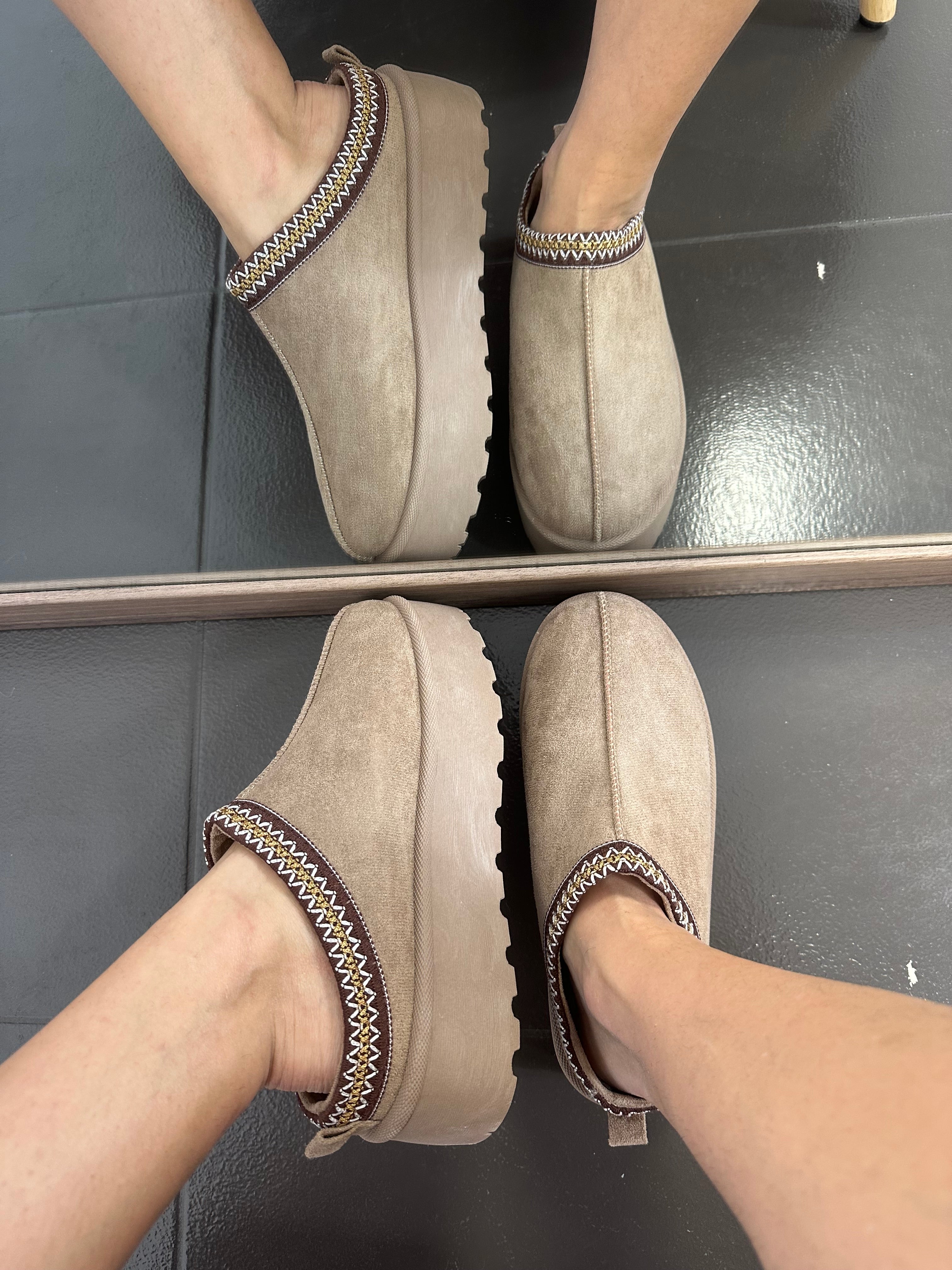 Slippers με εσωτερική γούνα